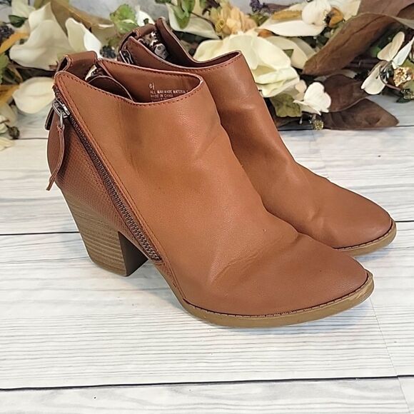 Dolce Vita side zip booties in tan Women's Size 6.5 - Picture 1 of 12